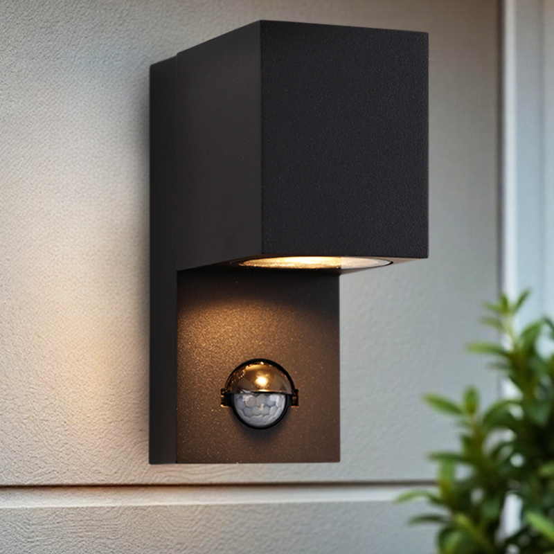Modern utomhus vägglampa med rörelsesensor svart, Corella, IP54