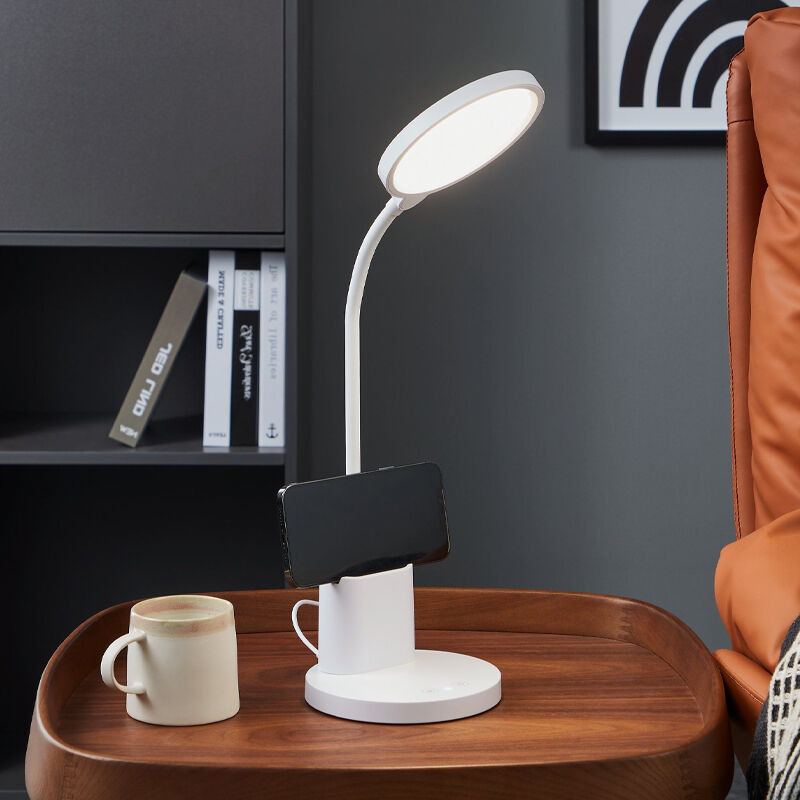Vit bordslampa plast, Vinnie, 2,1W, varm till kall vit justerbar LED, 3 stegs dimmer