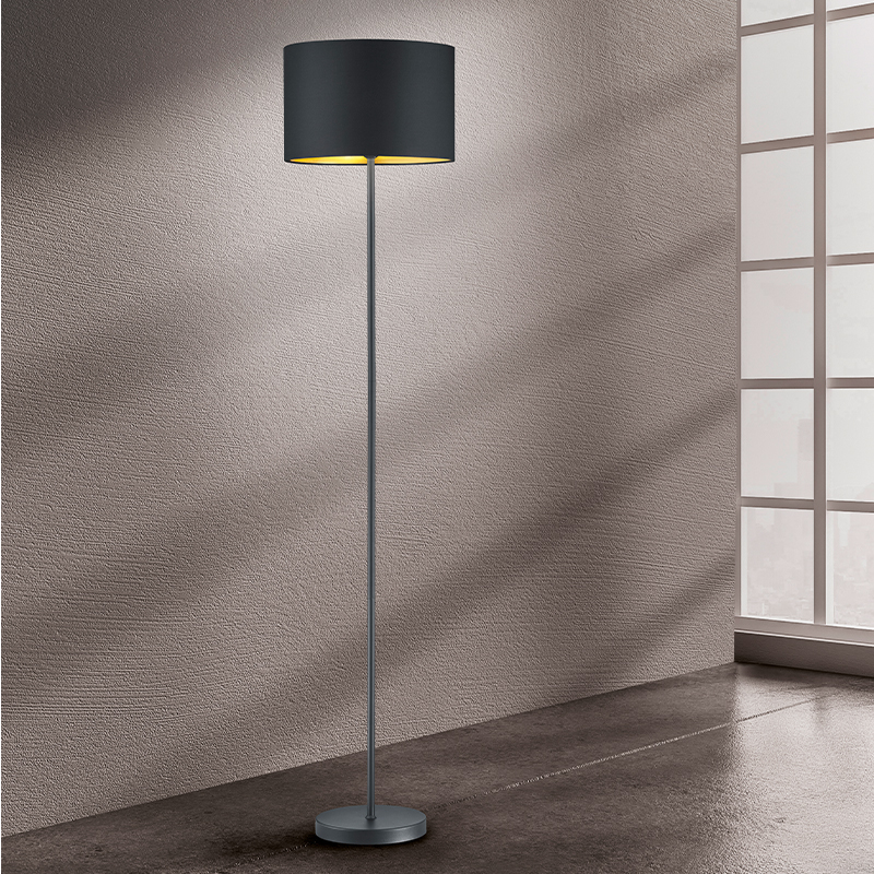 Svart golvlampa modern, Jeany, med brytare
