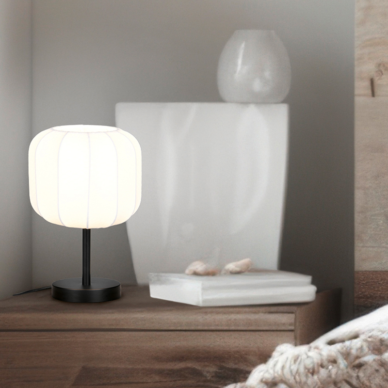 Vit bordslampa modern, Metehan, med brytare