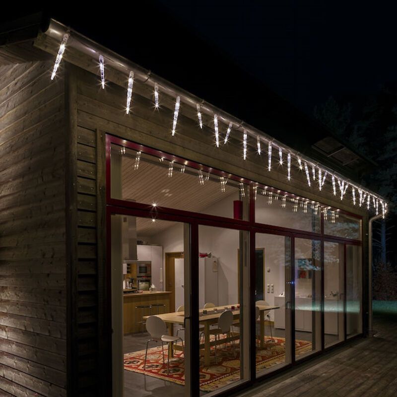 32 Istapsbelysning utomhus, olika höjder, 7,75m bred 32 Istapsbelysning utomhus, olika höjder, 7,75m bred