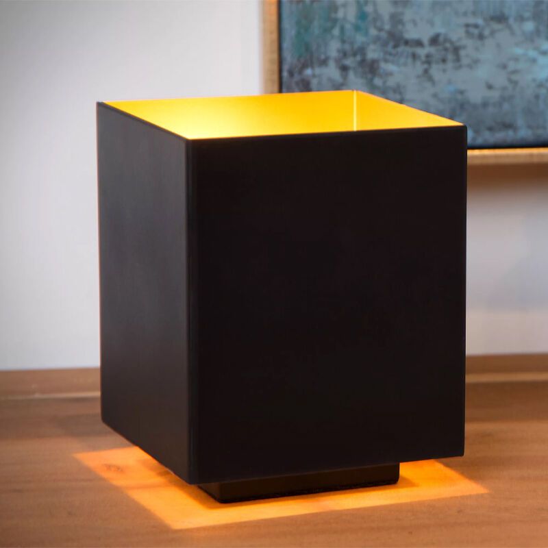 Guld bordslampa modern, Suzy, med brytare Guld bordslampa modern, Suzy, med brytare