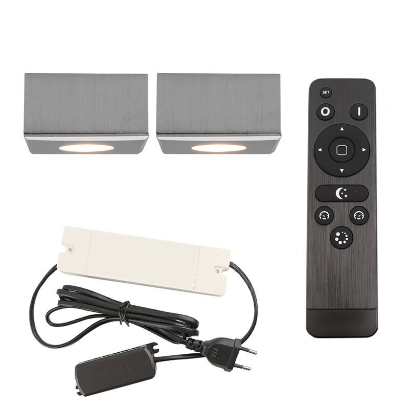 2 fyrkantig krom utanpåliggande spotlight uterum Fredo, IP44, med anslutningsset och fjärrkontroll