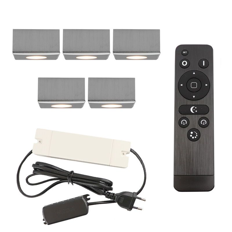 5 fyrkantig krom utanpåliggande spotlight uterum Fredo, IP44, med anslutningsset och fjärrkontroll