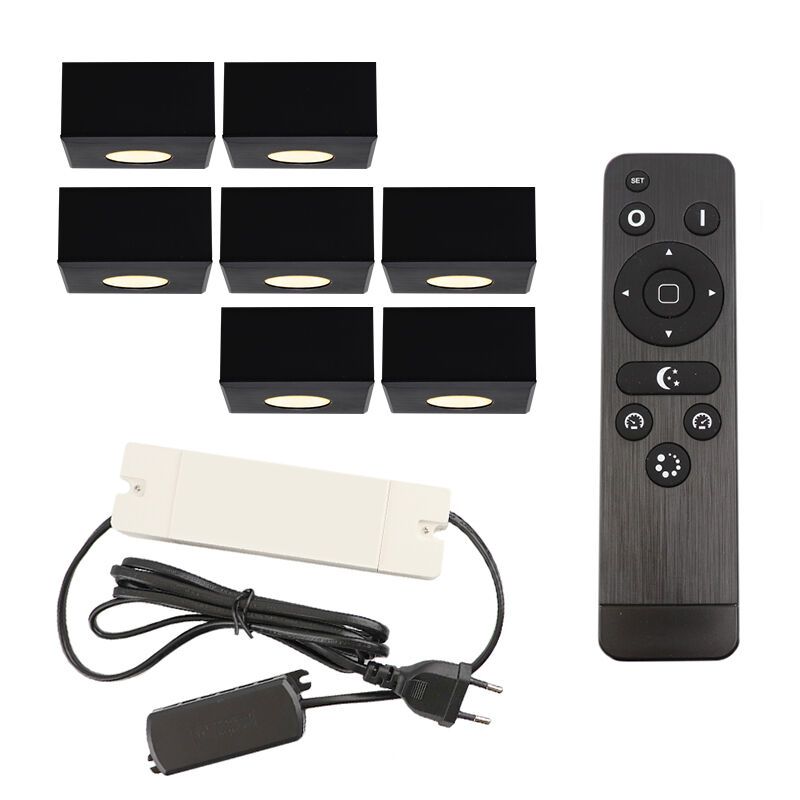 7 fyrkantig svart utanpåliggande spotlight uterum Fredo, IP44, med anslutningsset och fjärrkontroll