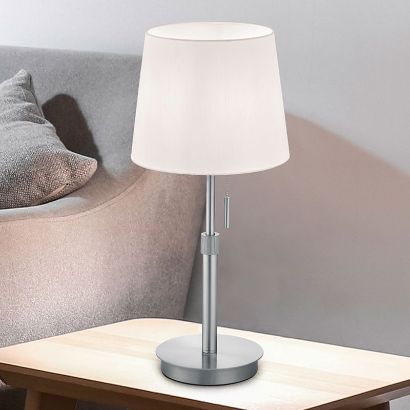 Nickel bordslampa klassisk, Niva, med dra i strömbrytaren Nickel bordslampa klassisk, Niva, med dra i strömbrytaren