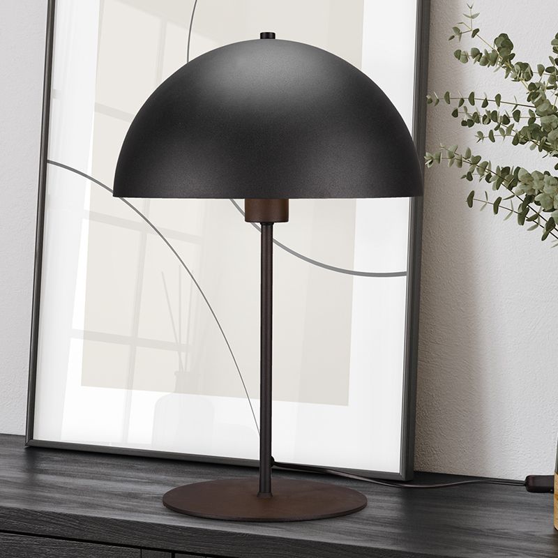 Svart bordslampa modern, Fransisca, med brytare Svart bordslampa modern, Fransisca, med brytare