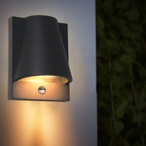 Modern utomhus vägglampa med rörelsesensor svart, Luana, IP43