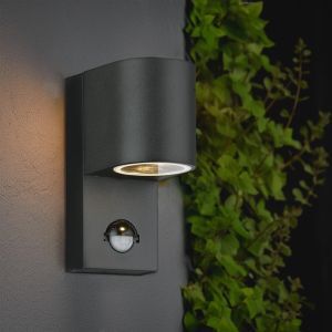 Modern utomhus vägglampa med rörelsesensor svart, Corina, IP54