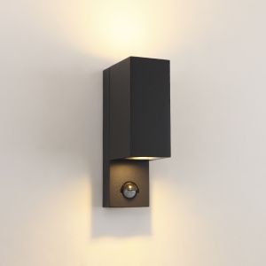 Modern utomhus vägglampa med rörelsesensor svart, Corella, IP54