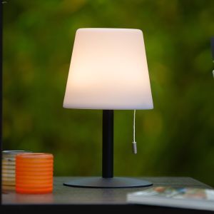 Vit uppladdningsbar utomhusbordslampa modern, Rio, 1,8W, RGB LED, IP44, med dra i strömbrytaren