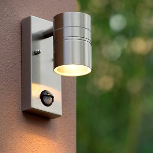 Krom utomhus vägglampa med rörelsesensor metall, Arne, IP44