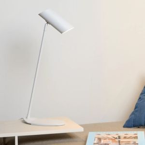 Vit skrivbordslampa modern, Hester, med brytare