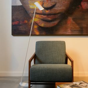 Vit golvlampa modern, Hester, med brytare