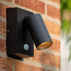 Svart utomhus vägglampa med rörelsesensor modern, Taylor, IP54