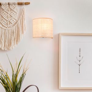 Krämfärgad vägglampa rustik, Peder, med brytare