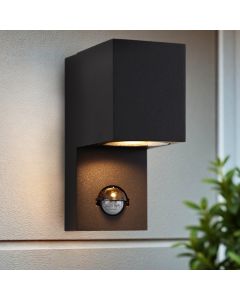 Modern utomhus vägglampa med rörelsesensor svart, Corella, IP54