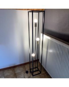 Svart golvlampa modern, Fabrice, med brytare