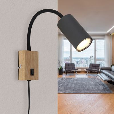 Svart design stickkontakt vägglampa metall, Roelof, med brytare
