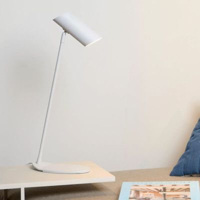 Vit skrivbordslampa modern, Hester, med brytare