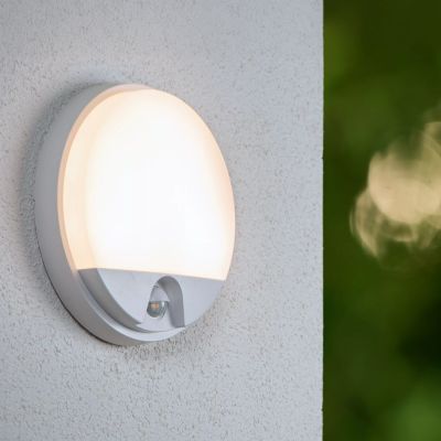 Vit badrumslampa vägg modern, Hups Ir, 10W, 3000K LED, IP54