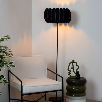 Svart golvlampa modern, Spencer, med brytare