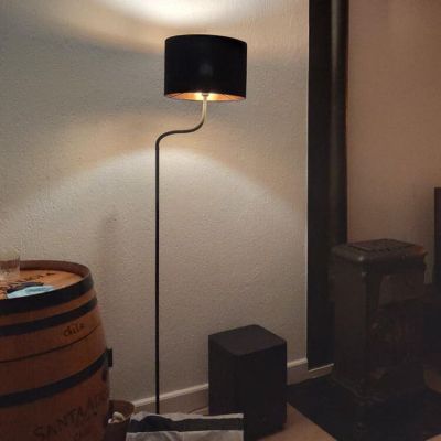 Svart golvlampa modern, Jeany, med brytare