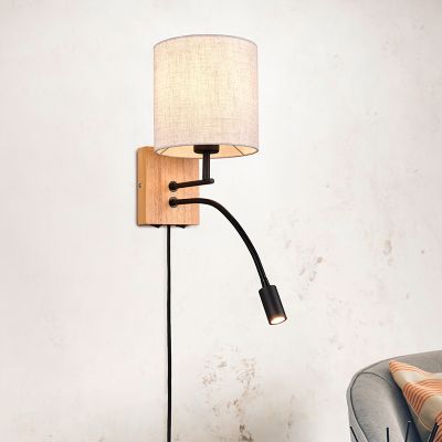 Vit vägglampa trä, Fransien, med brytare