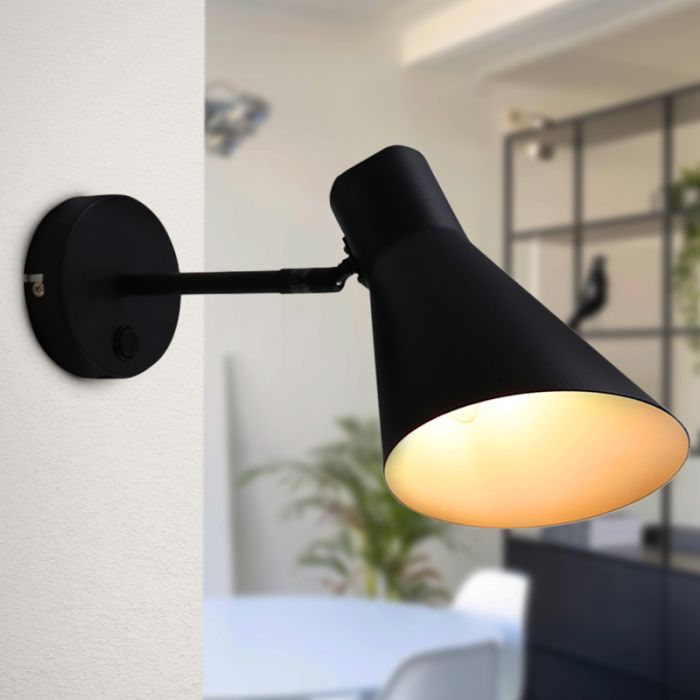 Modern vägglampa svart, Vico, med brytare