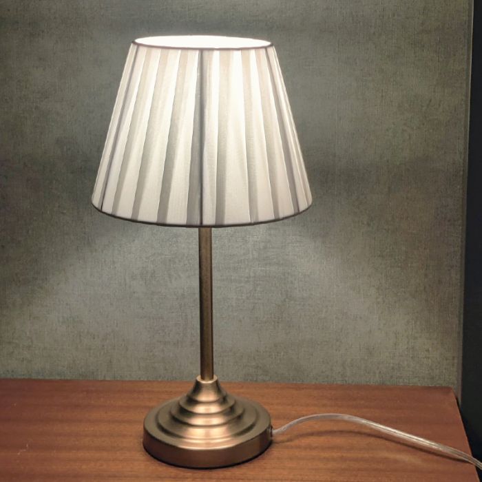 Klassisk bordslampa mässing, Jivan, med brytare