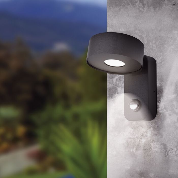 Svart modern utomhus vägglampa med rörelsesensor stål, Liliana, 6W, 3000K LED, IP44