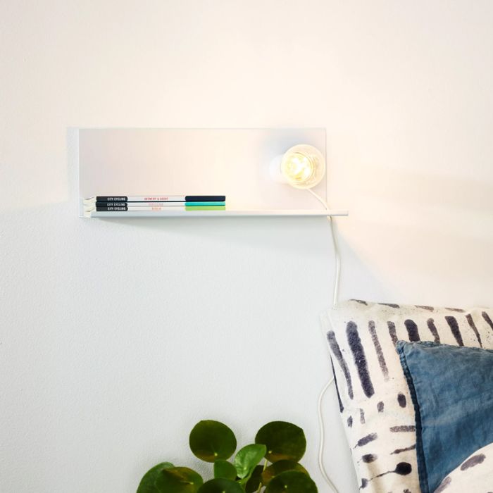Vit vägglampa modern, Sebo, med brytare