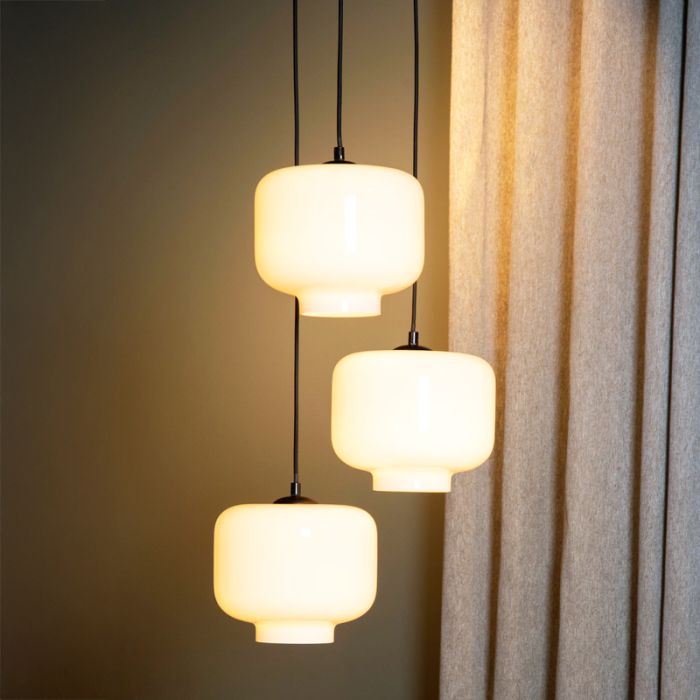 Vit fönsterlampa retro, Medine