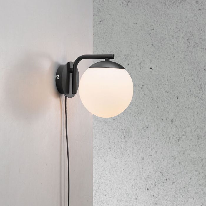 Svart vägglampa design, Grant, med brytare