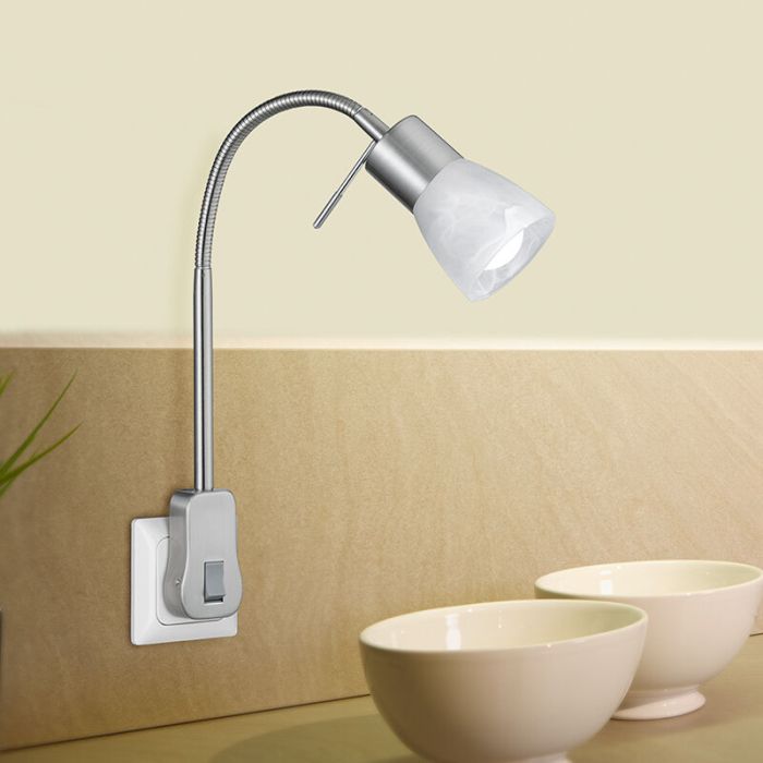 Nickel stickkontakt vägglampa modern, Gustav, med brytare