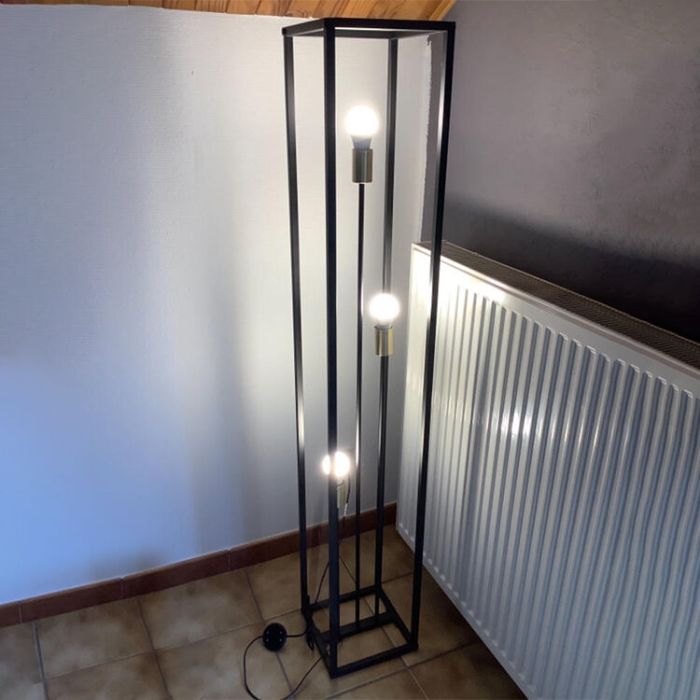 Svart golvlampa modern, Fabrice, med brytare
