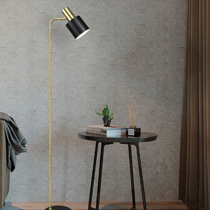 Svart golvlampa metall, Zoja, med brytare